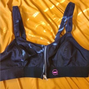 black shefit sports bra